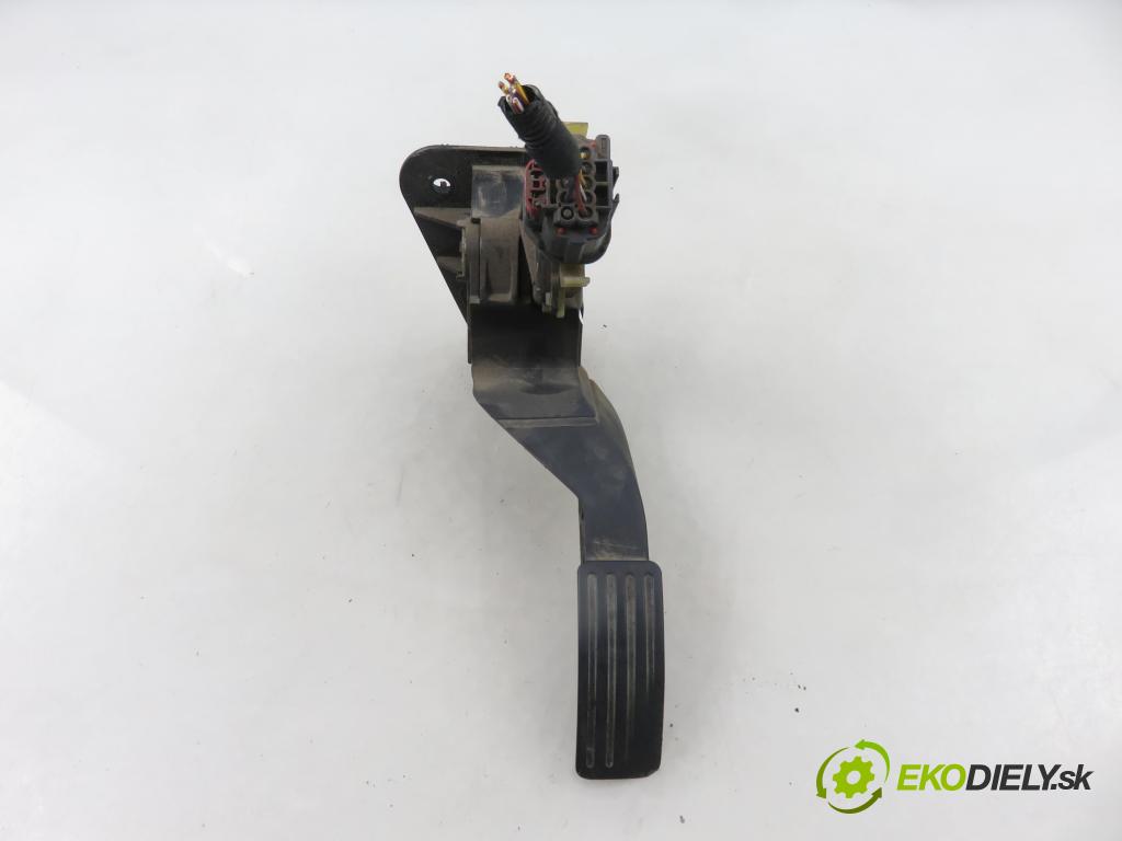 FORD TRANSIT Furgon (FA_ _) FURGON 2005 74,00 2.0 DI (FAE_, FAF_, FAG_) - ABFA 1998,00 Potenciometer plynu 1C119F836AD (Potenciometer plynového pedálu)