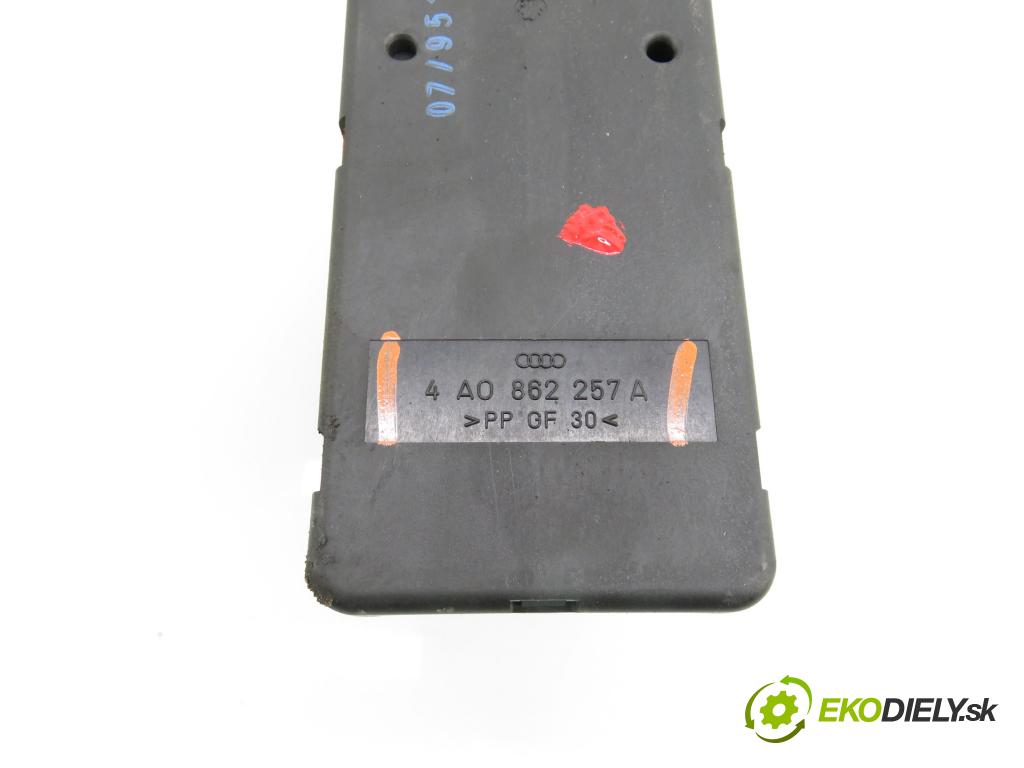 AUDI A4 (8D2, B5) SEDAN 1995 66,00 1.9 TDI - 1Z 1896,00 motorek zámku centrálního 4A0862257A