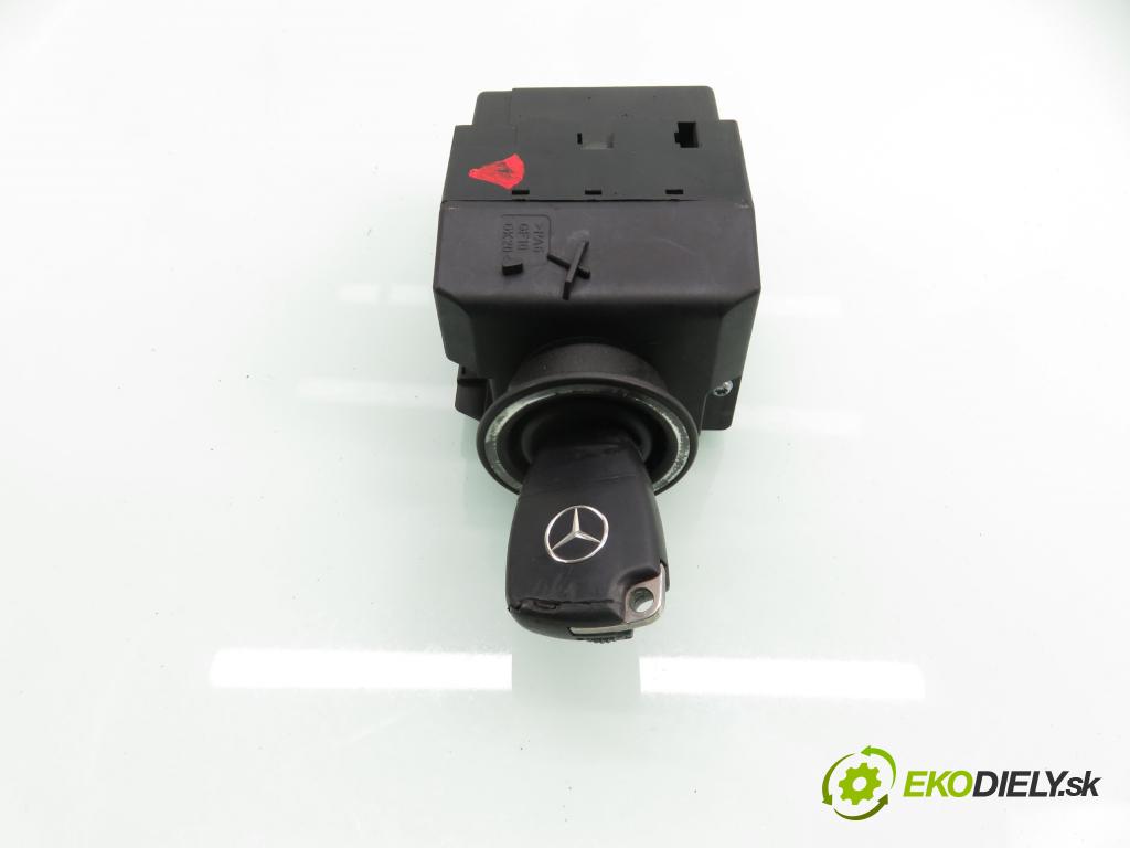 MERCEDES-BENZ KLASA C (W203) SEDAN 2001 105,00 C 220 CDI (203.006) - OM 611.962 2148,00 spinačka 2035450308 (Spínacia skrinka)