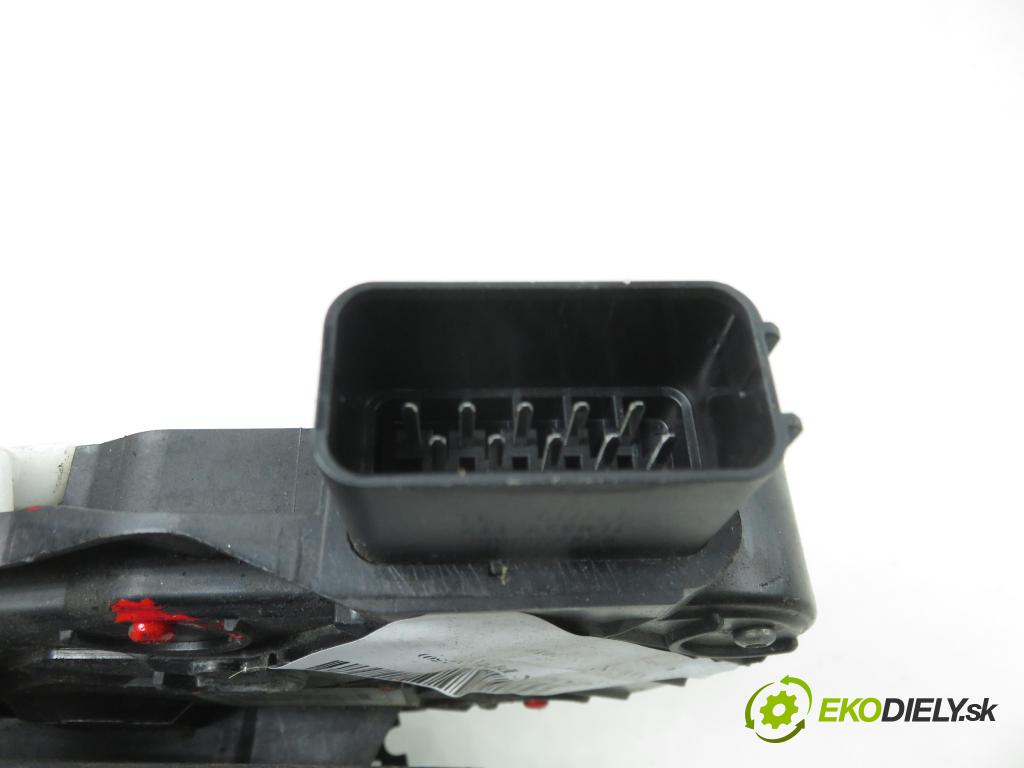 JAGUAR XF (X250) SEDAN 2010 155,00 3.0 D - AJV6D 2993,00 zámok PPE 6W8A21812AD