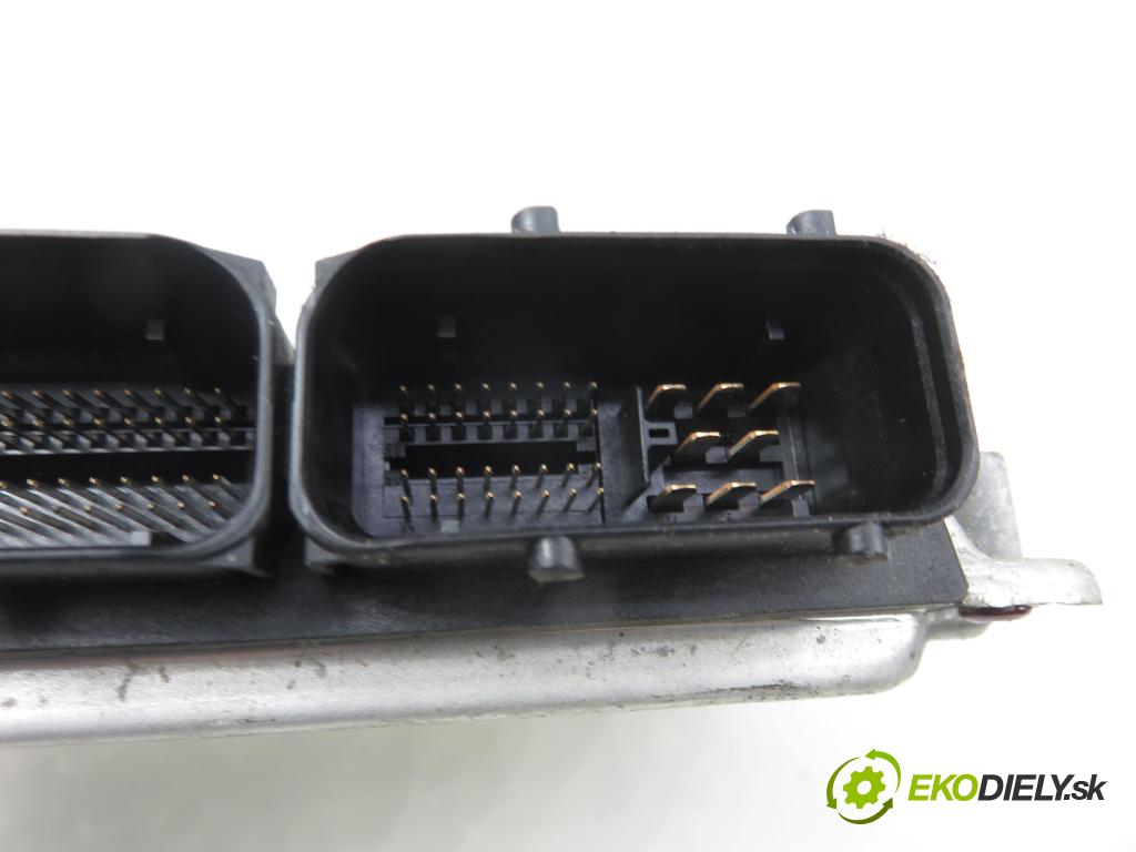 AUDI A3 (8L1) HB 2002 92,00 1.8 - APG 1781,00 Riadiaca jednotka Motor 06A906032EE ; 0261207534