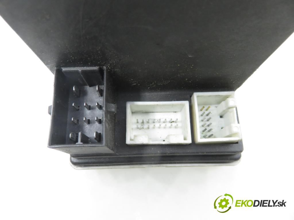 AUDI A3 (8L1) HB 2002 92,00 1.8 - APG 1781,00 motorek zámku centrálního 8D0862257E