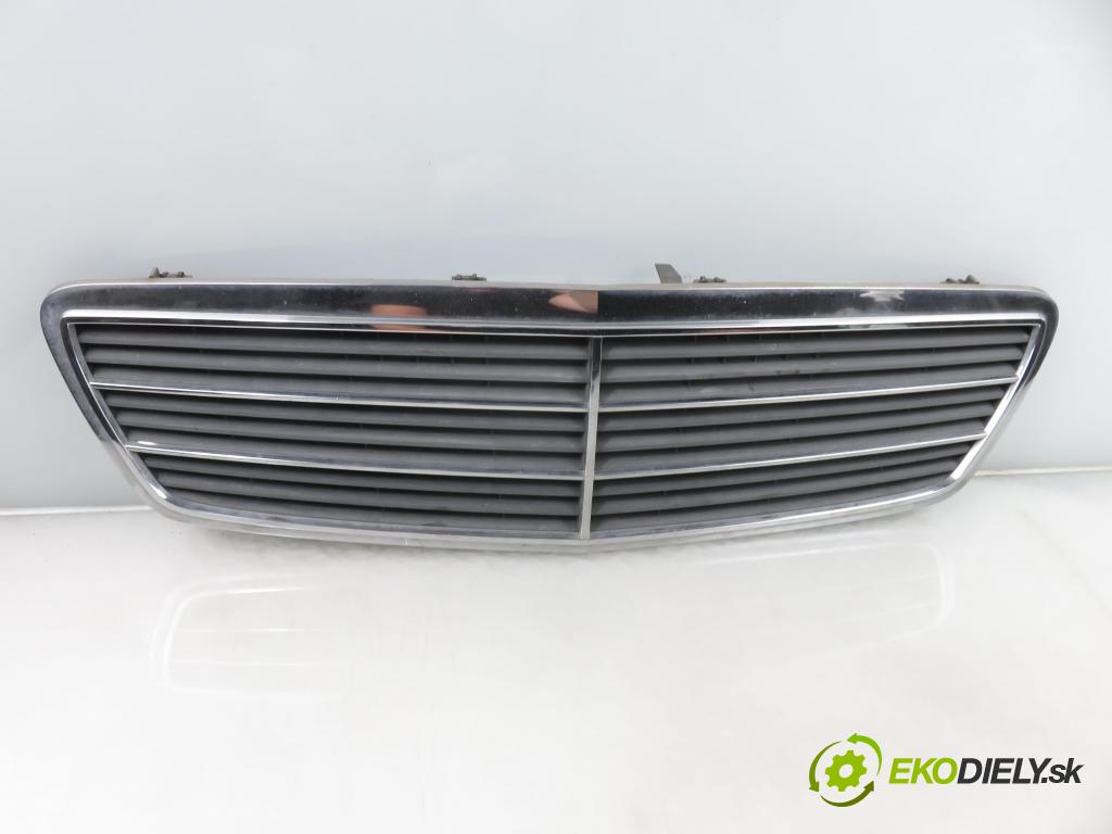 MERCEDES-BENZ KLASA C (W203) SEDAN 2001 105,00 C 220 CDI (203.006) - OM 611.962 2148,00 mřížka / maska 2038800483
