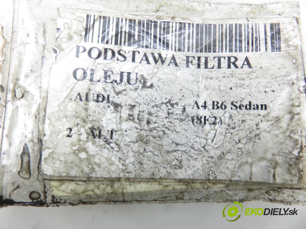 AUDI A4 (8E2, B6) SEDAN 2001 96,00 2 - ALT 1984,00 obal filtra oleje 06B115417F (Kryt olejového filtru)