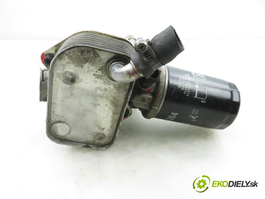 AUDI A4 (8E2, B6) SEDAN 2001 96,00 2 - ALT 1984,00 obal filtra oleje 06B115417F (Kryt olejového filtru)
