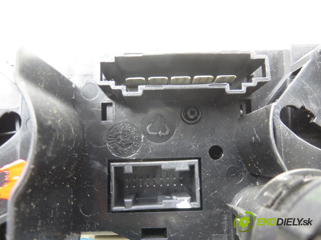 SMART FORFOUR (454) HB 2004 55,00 1.1 (454.030) - M 134.910 1124,00 Panel topení KLIMATIZACE: