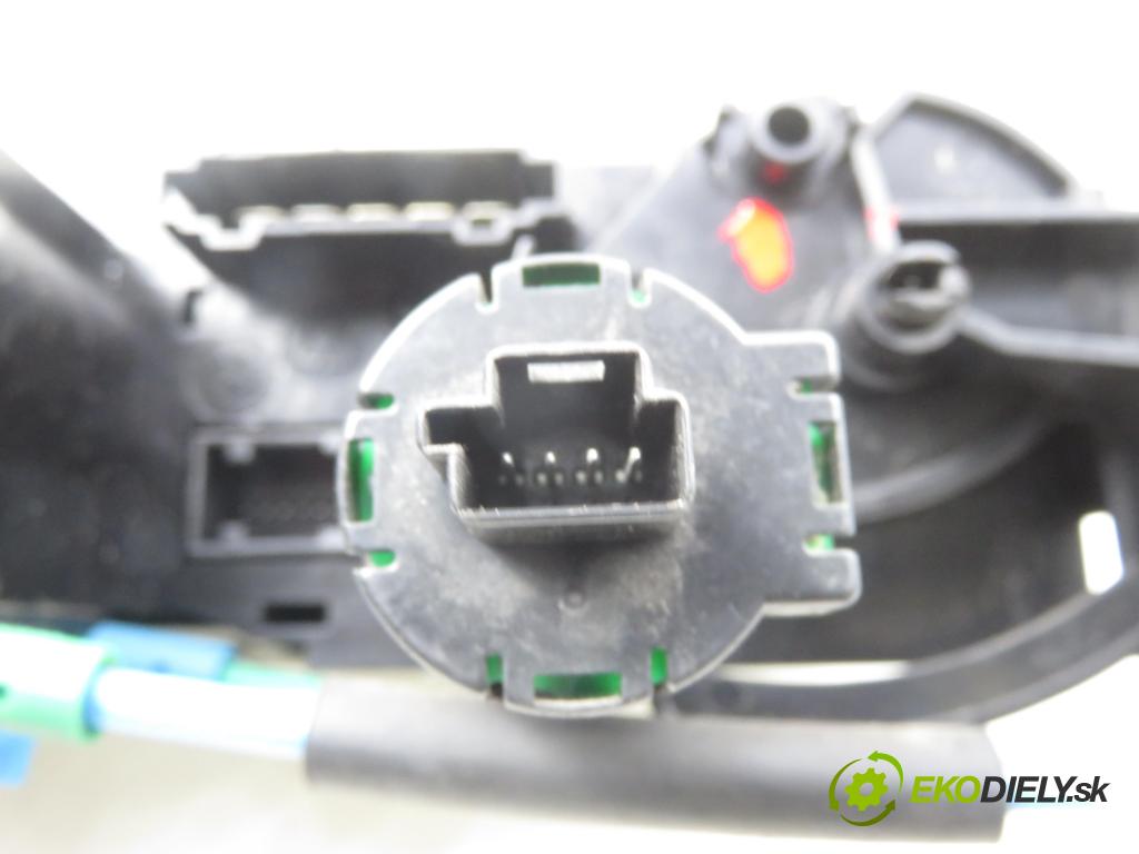 SMART FORFOUR (454) HB 2004 55,00 1.1 (454.030) - M 134.910 1124,00 Panel topení KLIMATIZACE: