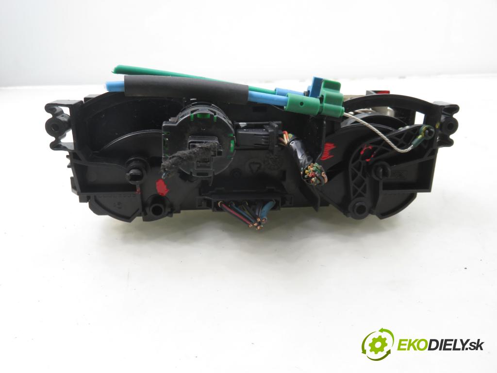 SMART FORFOUR (454) HB 2004 55,00 1.1 (454.030) - M 134.910 1124,00 Panel topení KLIMATIZACE:
