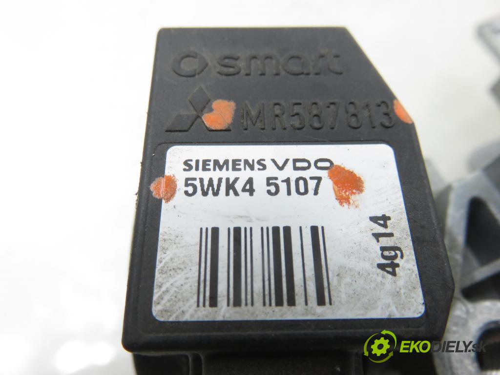 SMART FORFOUR (454) HB 2004 55,00 1.1 (454.030) - M 134.910 1124,00 spínačka MR955230 ; MR587813 ; 5WK45107 (Spínací skříňka)