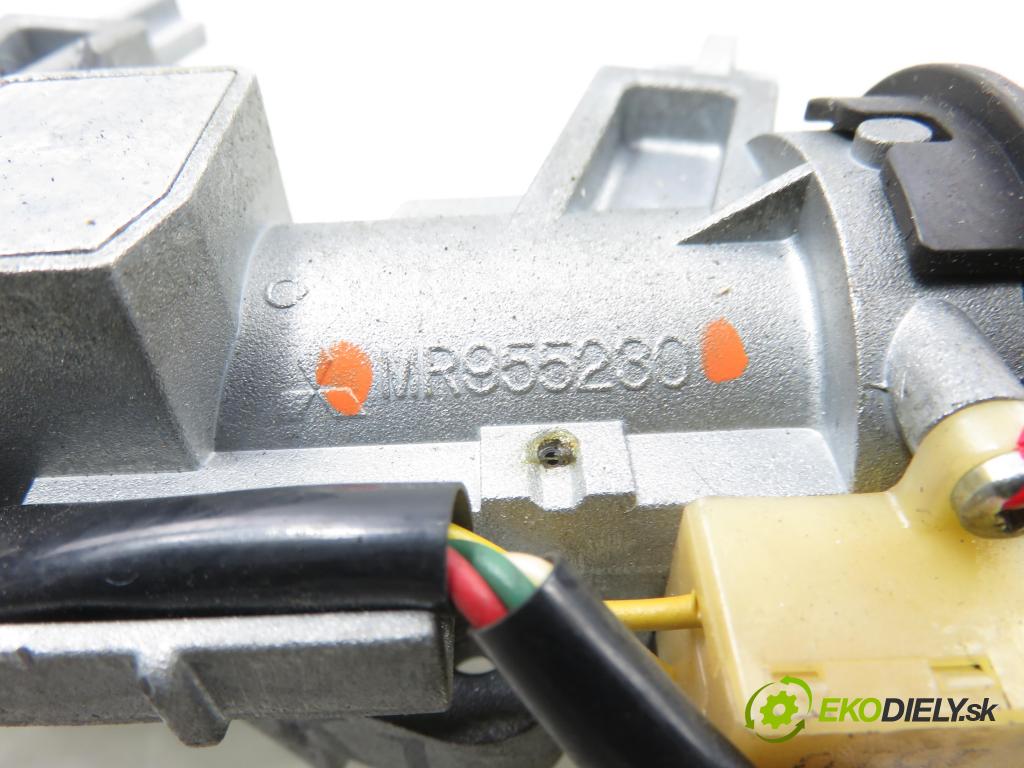 SMART FORFOUR (454) HB 2004 55,00 1.1 (454.030) - M 134.910 1124,00 spínačka MR955230 ; MR587813 ; 5WK45107 (Spínací skříňka)