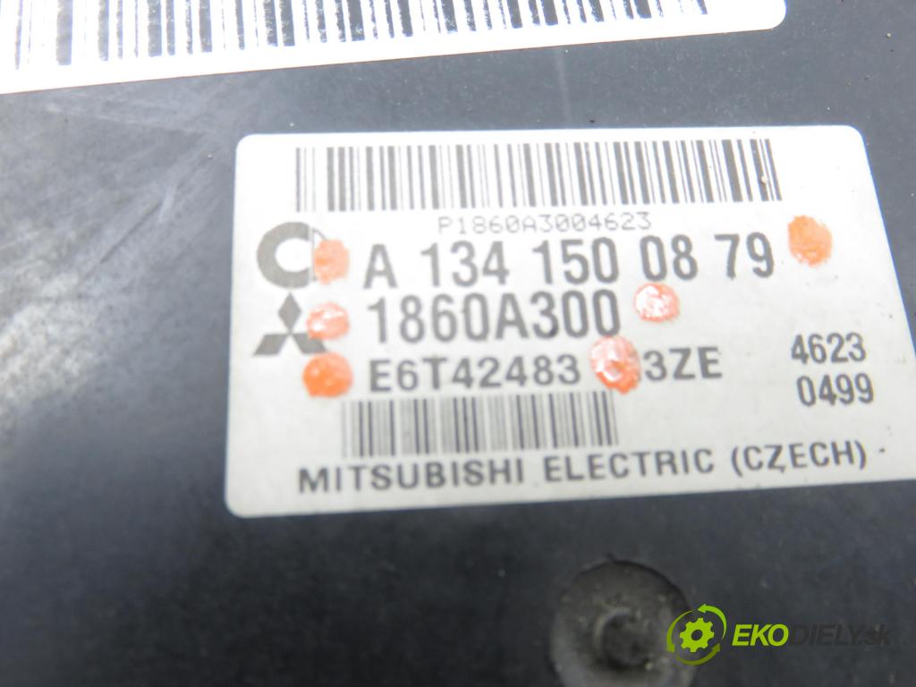 SMART FORFOUR (454) HB 2004 55,00 1.1 (454.030) - M 134.910 1124,00 řídící jednotka motora A1341500879 ; 1860A300 ; E6T42483