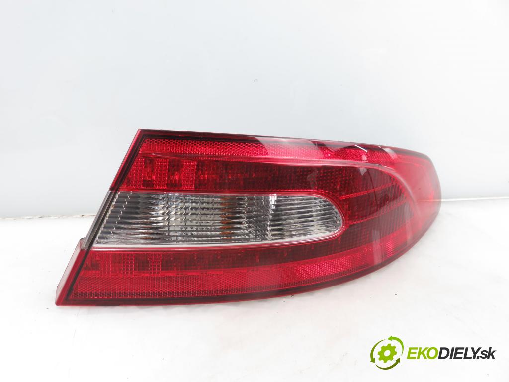 JAGUAR XF (X250) SEDAN 2010 155,00 3.0 D - AJV6D 2993,00 světlo pravé zadní 