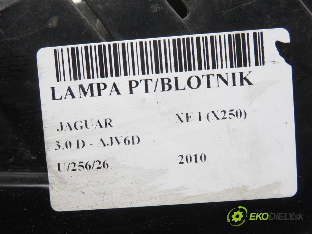 JAGUAR XF (X250) SEDAN 2010 155,00 3.0 D - AJV6D 2993,00 světlo pravé zadní