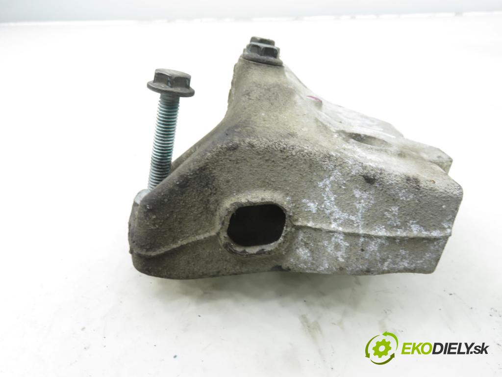 SEAT ALTEA (5P1) MINIVAN 2004 77,00 1.9 TDI - BJB 1896,00 uchycení převodovky 1K0199117AG