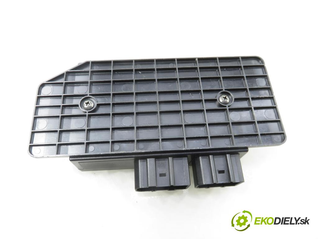 VW PASSAT B5.5 Variant (3B6) KOMBI 2004 74,00 1.9 TDI - AVB 1896,00 MODUL komfortu 1C0959799B ; 5DK00821400