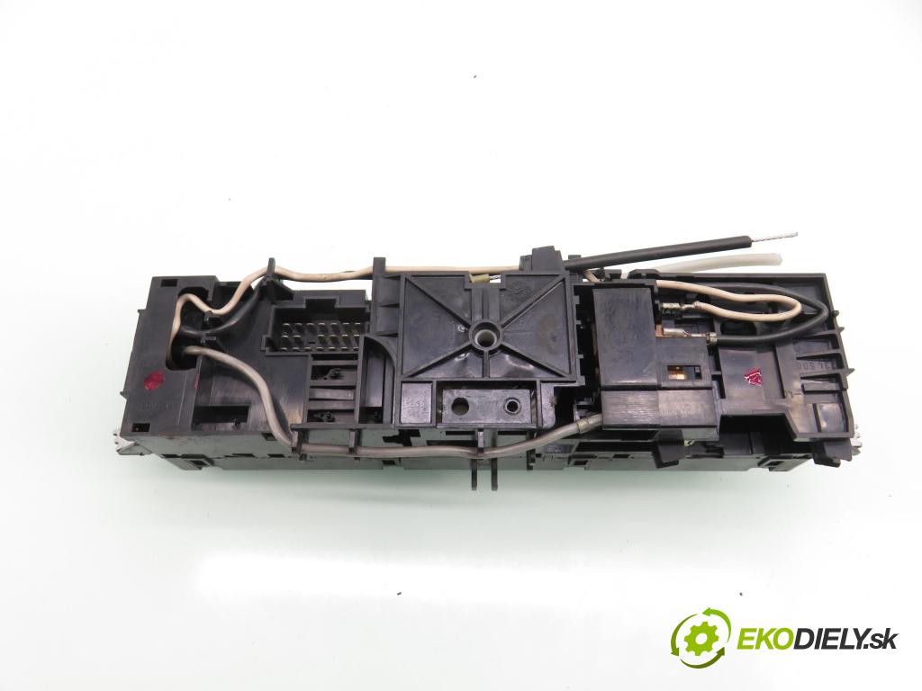 MERCEDES-BENZ VITO Autobus (638) BUS 1999 90,00 112 CDI 2.2 (638.194) - OM 611.980 2151,00 Panel topení KLIMATIZACE: 0004462428 ; 5HB00805906