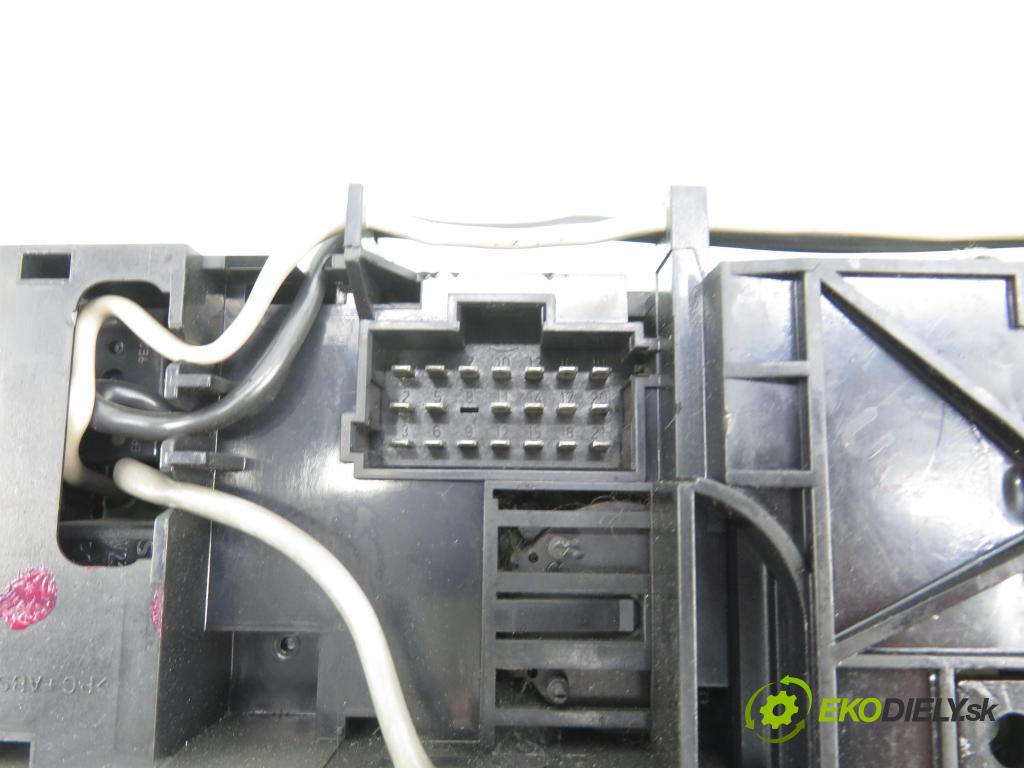 MERCEDES-BENZ VITO Autobus (638) BUS 1999 90,00 112 CDI 2.2 (638.194) - OM 611.980 2151,00 Panel topení KLIMATIZACE: 0004462428 ; 5HB00805906