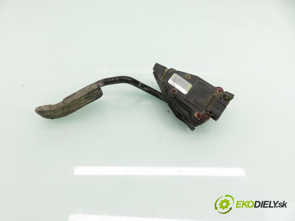 VW TRANSPORTER IV Autobus (70XB, 70XC, 7DB, 7DW, 7DK) BUS 2002 111,00 2.5 TDI - AXG 2461,00 Potenciometer plynu 7D1721603B ; 6PV00777011 (Potenciometer plynového pedálu)