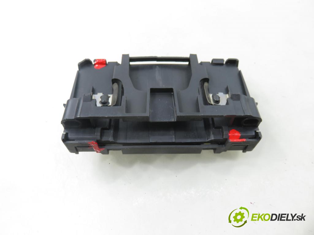 RENAULT MEGANE II (BM0/1_, CM0/1_) HB 2007 82,00 1.6 16V - K4M 812 1598,00 CZYTNIK KARTY: S118539002E ; 8200125077