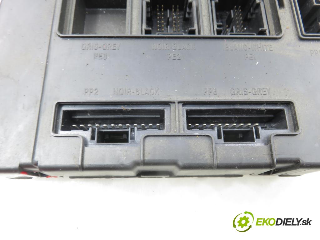 RENAULT MEGANE II (BM0/1_, CM0/1_) HB 2007 82,00 1.6 16V - K4M 812 1598,00 MODUL UCH-2 8200780018 ; U118400150J