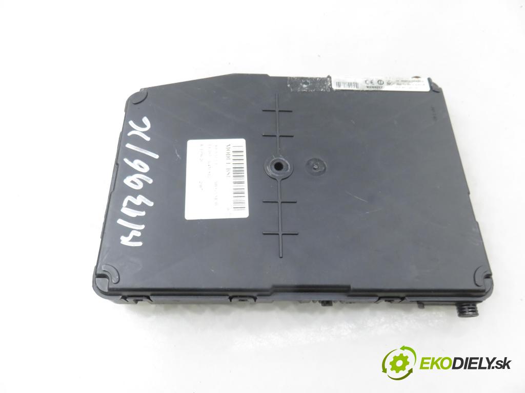 RENAULT MEGANE II (BM0/1_, CM0/1_) HB 2007 82,00 1.6 16V - K4M 812 1598,00 MODUL UCH-2 8200780018 ; U118400150J