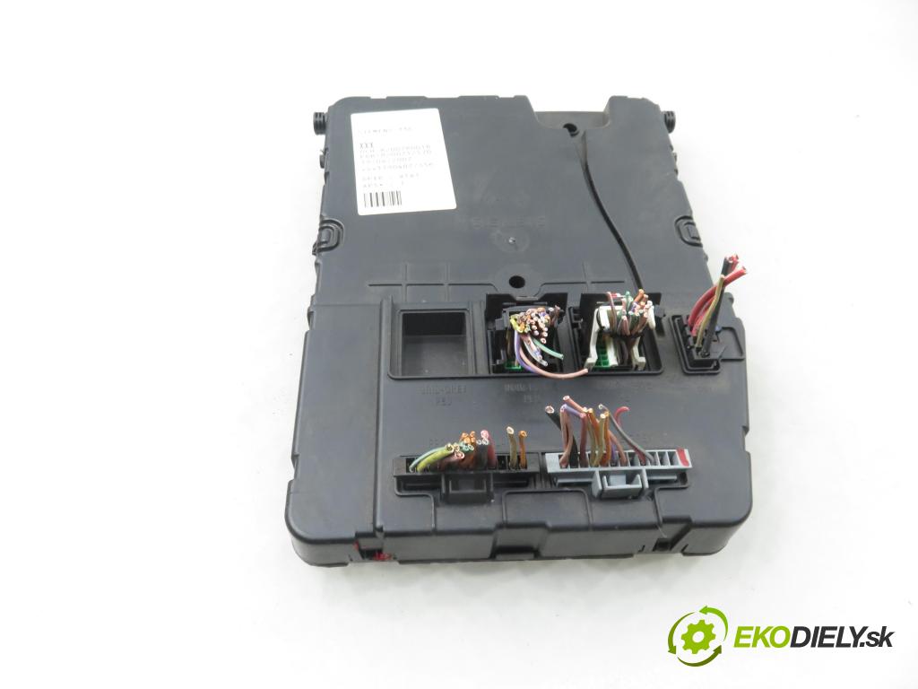 RENAULT MEGANE II (BM0/1_, CM0/1_) HB 2007 82,00 1.6 16V - K4M 812 1598,00 MODUL UCH-2 8200780018 ; U118400150J