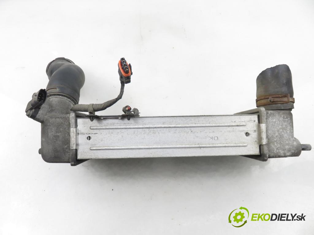 HYUNDAI i30 (FD) HB 2007 66,00 1.6 CRDi - D4FB 1582,00 chladič intercooler 282702A62X