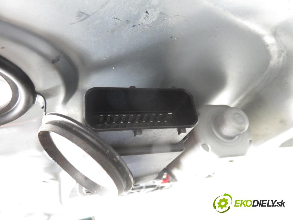 VW PASSAT B5.5 Variant (3B6) KOMBI 2004 74,00 1.9 TDI - AVB 1896,00 mechanismus oken 3B4837751PD