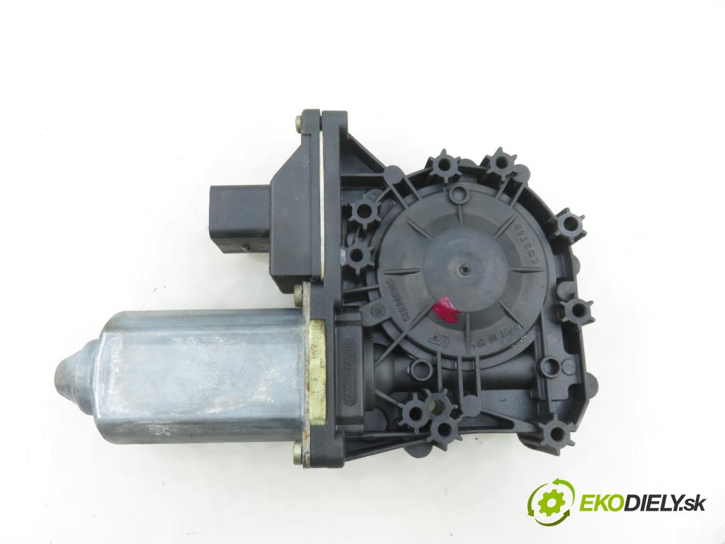 AUDI A3 (8L1) HB 2002 92,00 1.8 - APG 1781,00 motorek sťahovaní oken LP 8L4959801C