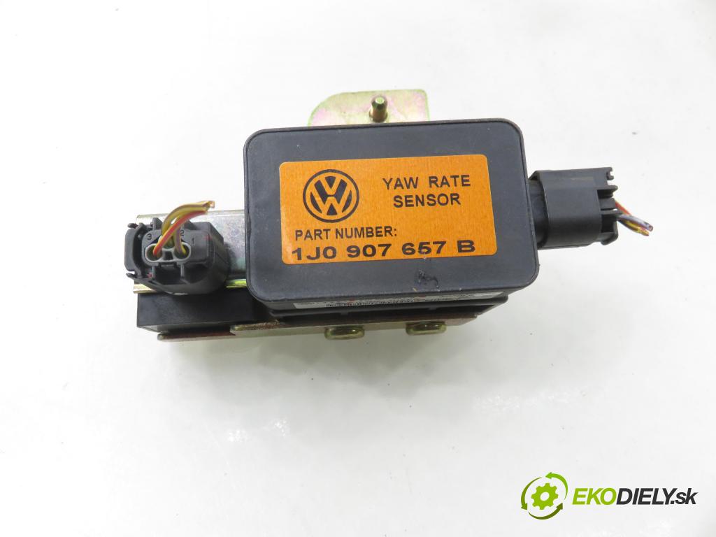 AUDI A3 (8L1) HB 1999 92,00 1.8 - AGN 1781,00 snímač ESP 10098001121 ; 1J0907657B