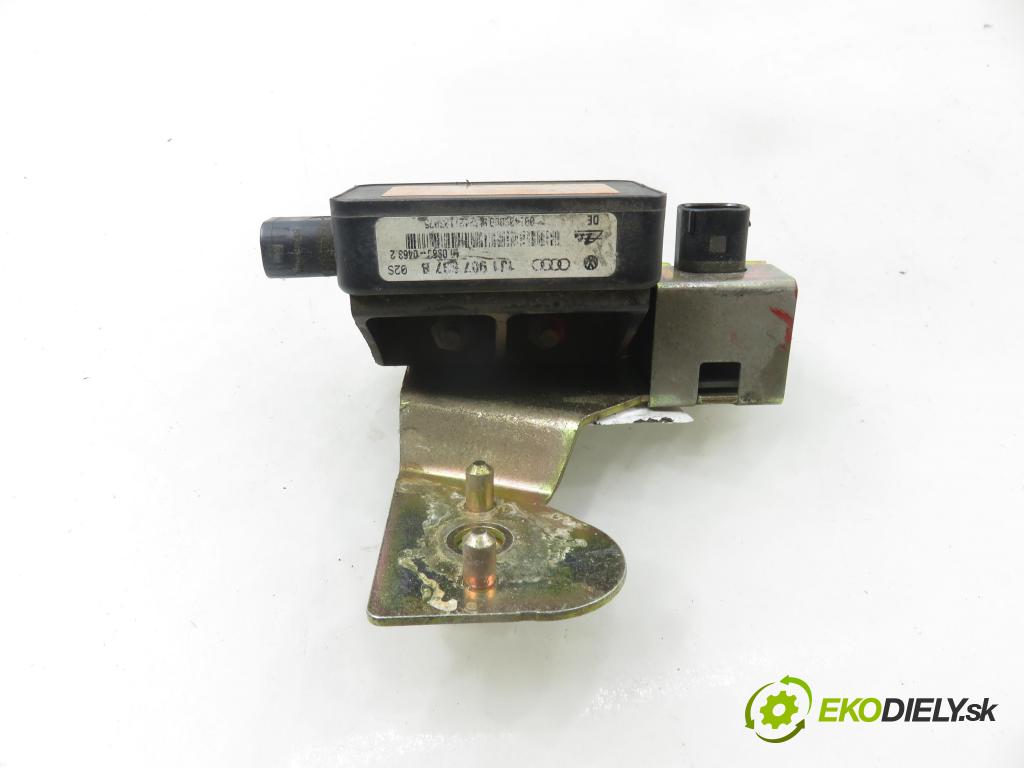 AUDI A3 (8L1) HB 1999 92,00 1.8 - AGN 1781,00 snímač ESP 10098001121 ; 1J0907657B