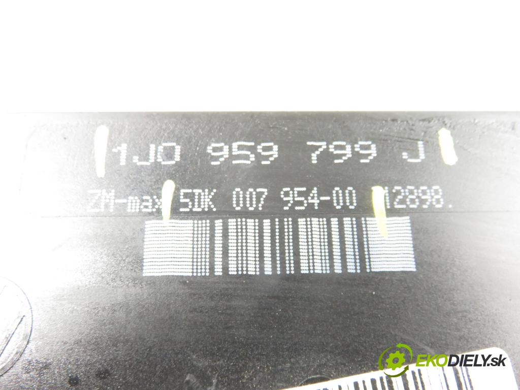 VW PASSAT B5 (3B2) SEDAN 1998 74,00 1.6 - AHL 1595,00 MODUL komfortu 1J0959799J ; 5DK00795400