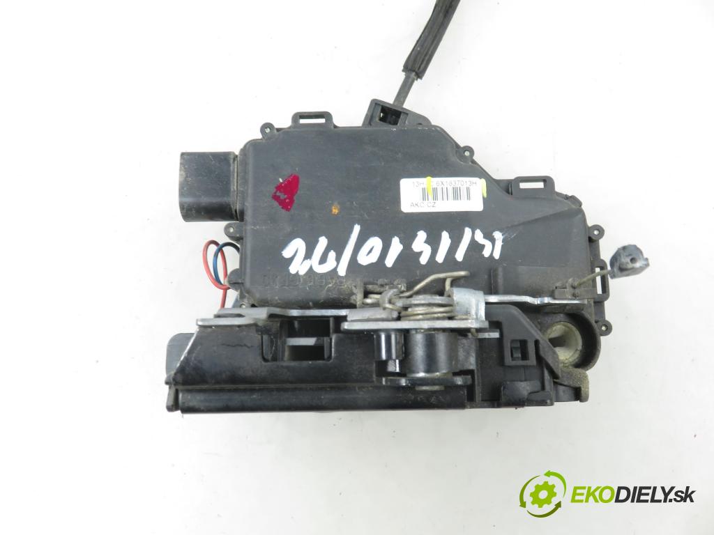 VW PASSAT B5 (3B2) SEDAN 1998 74,00 1.6 - AHL 1595,00 zámok 6X1837013H