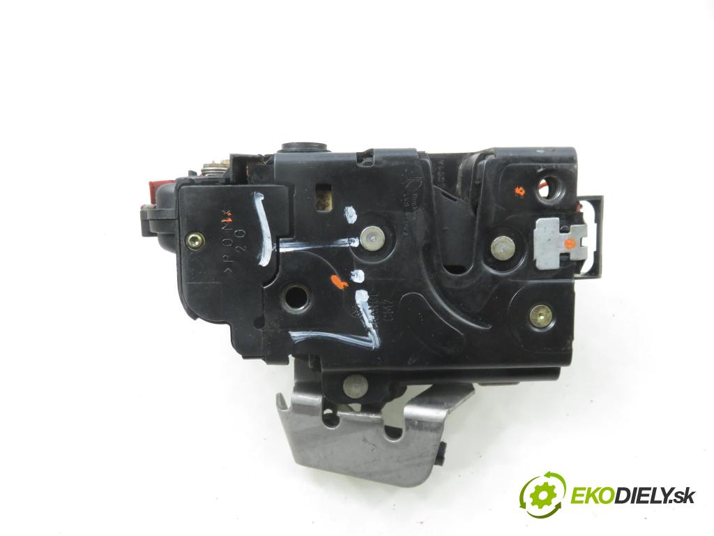 AUDI A4 (8E2, B6) SEDAN 2001 96,00 1.9 TDI PD 130 - AWX 1896,00 zámok LTE 4B0839015D