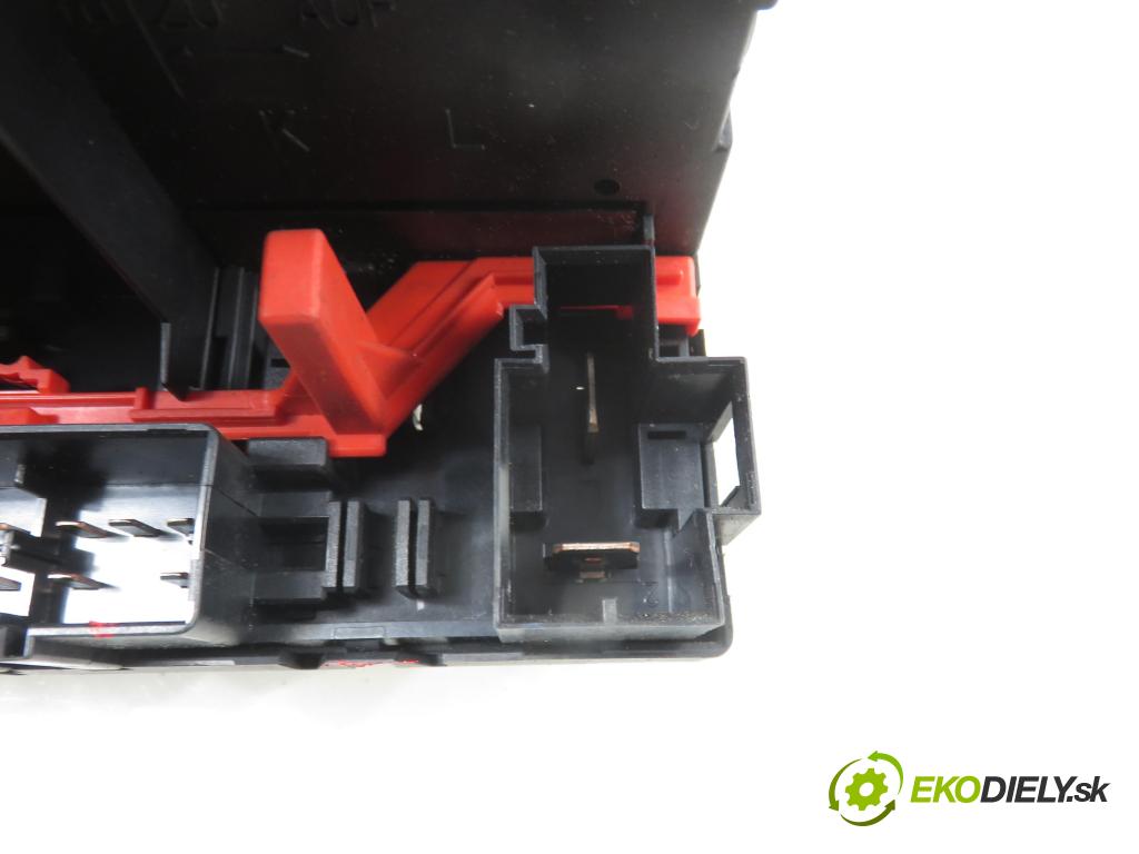 VW GOLF V (1K1) HB 2007 77,00 1.9 TDI - BLS 1896,00 MODUL BORDNETZ 3C0937049AE ; F005V00631