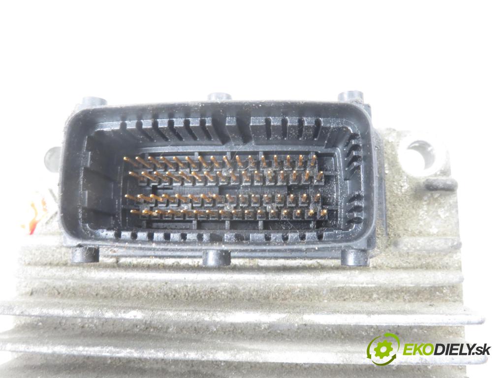 OPEL CORSA C (X01) HB 2001 55,00 1.7 DTI - Y 17 DT 1686,00 řídící jednotka motora 8972272258 ; 09389429