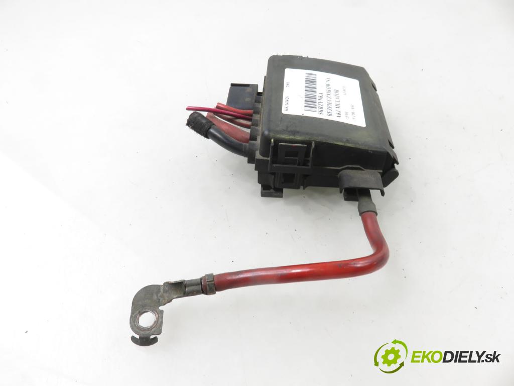 AUDI A3 (8L1) HB 2001 96,00 1.9 TDI PD 130 - ASZ 1896,00 Skrinka POJISTKY: na BATÉRIA 1J0937550AA