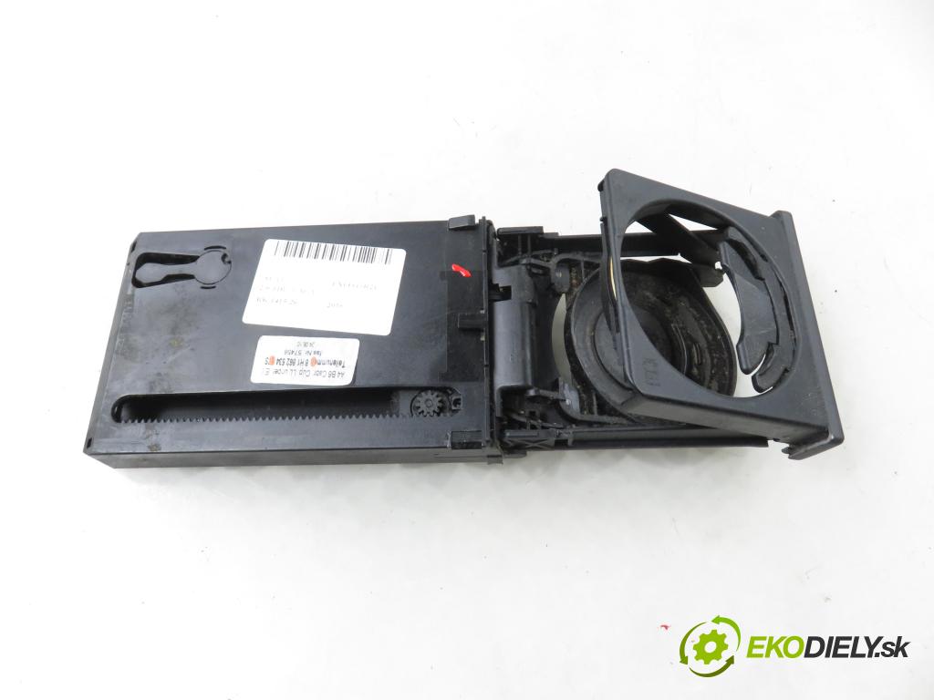 SEAT EXEO (3R2) SEDAN 2010 105,00 2.0 TDI CR 143 - CAGA 1968,00 držák na nápoje 8H1862534 (Držák nápojů)