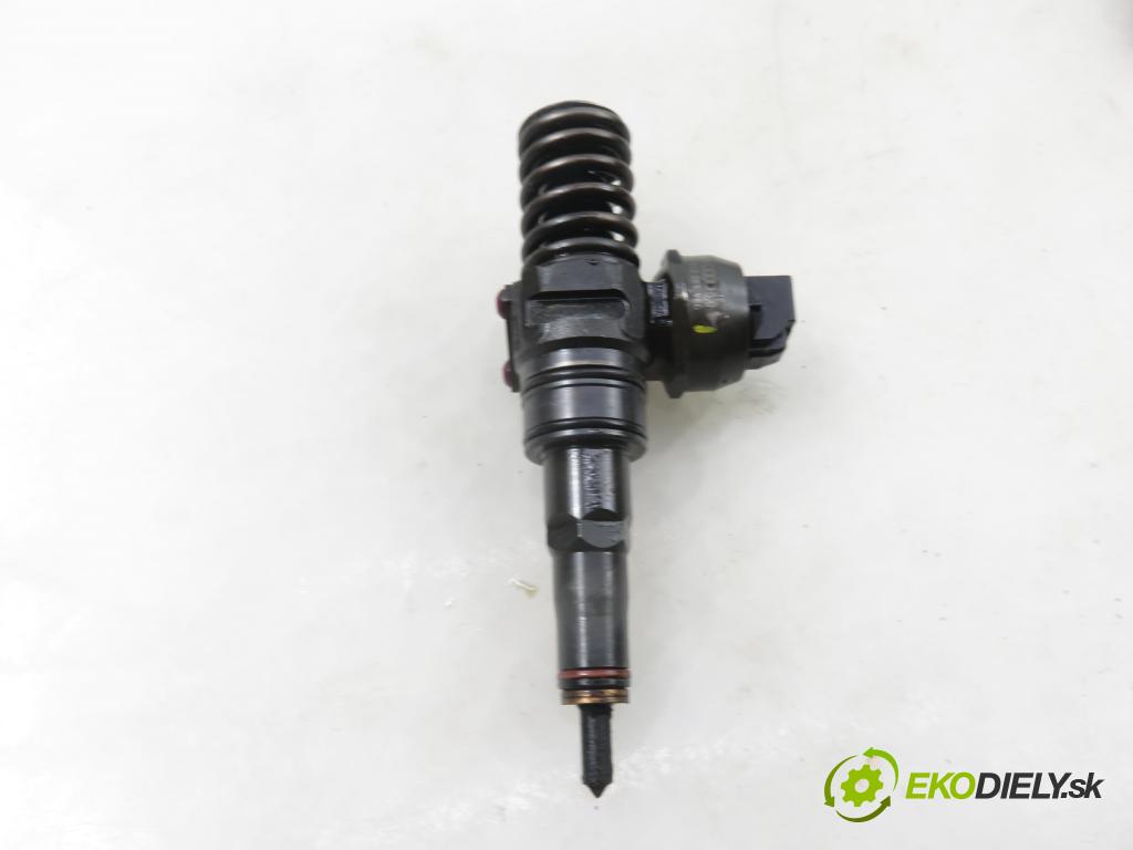 AUDI A4 (8E2, B6) SEDAN 2001 74,00 1.9 TDI PD 101 - AVB 1896,00 Vstrekovač 038130073AR ; 0414720214 (Vstrekovač paliva)