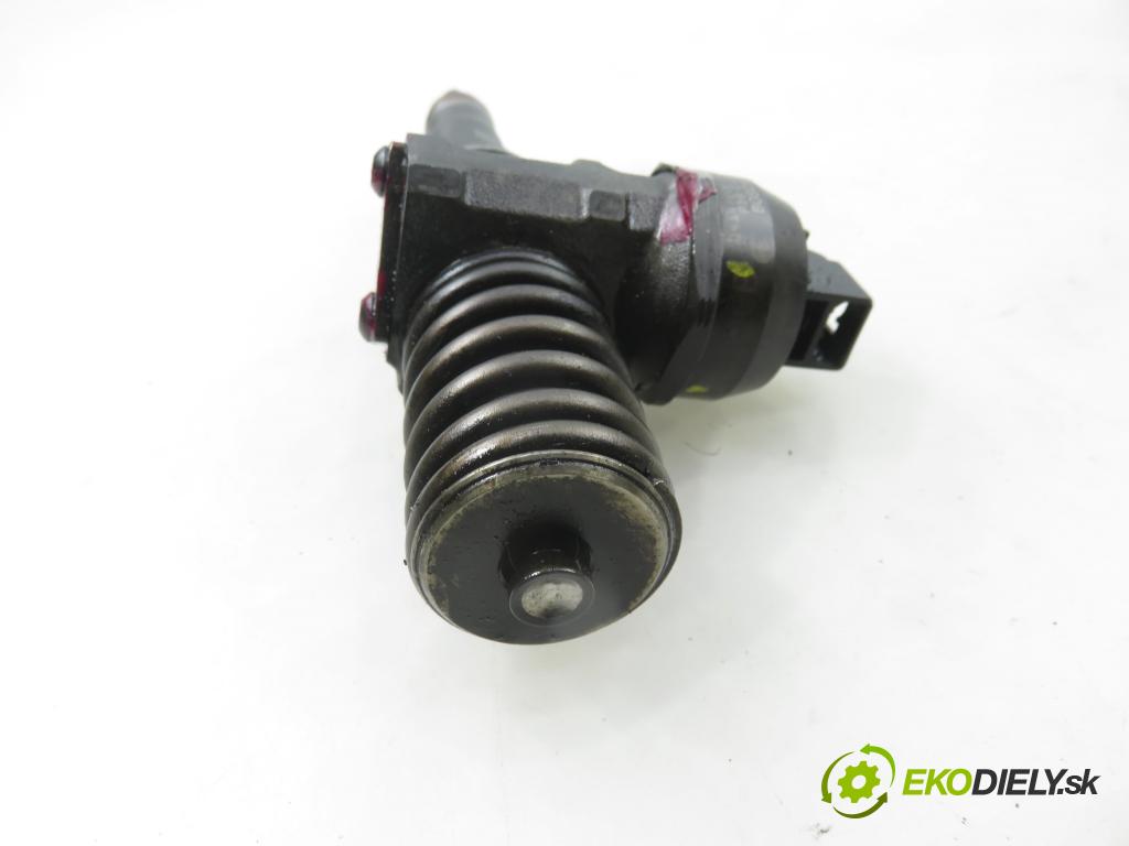 AUDI A4 (8E2, B6) SEDAN 2001 74,00 1.9 TDI PD 101 - AVB 1896,00 Vstrekovač 038130073AR ; 0414720214 (Vstrekovač paliva)
