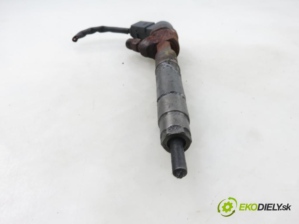 MERCEDES-BENZ KLASA A (W168) HB 2001 70,00 A 170 CDI 95 - OM 668.942 1689,00 vstrekovač 0986435058 ; 6680701287 (Vstrekovač paliva)