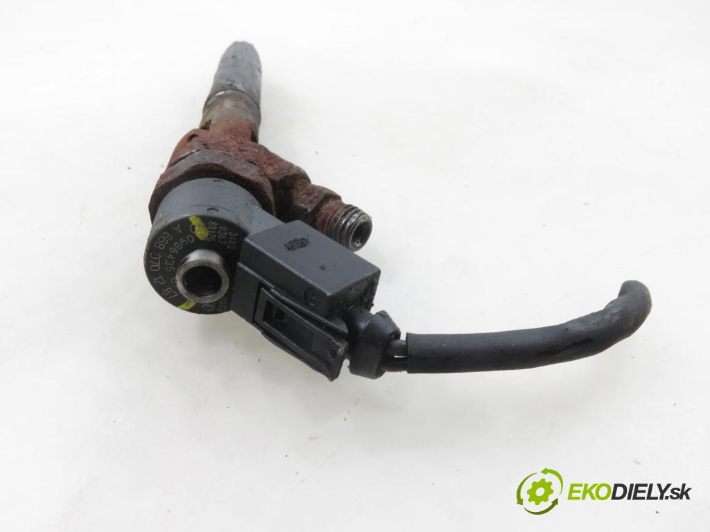 MERCEDES-BENZ KLASA A (W168) HB 2001 70,00 A 170 CDI 95 - OM 668.942 1689,00 vstrekovač 0986435058 ; 6680701287 (Vstrekovač paliva)
