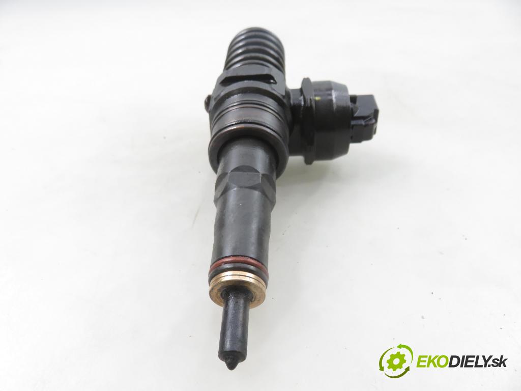 VW PASSAT B5.5 Variant (3B6) KOMBI 2004 100,00 2.0 TDI - BGW 1968,00 vstříkovač 038130073BC ; 0414720222 (Vstřikovač paliva)