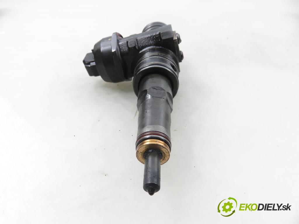 VW PASSAT B5.5 Variant (3B6) KOMBI 2004 100,00 2.0 TDI - BGW 1968,00 vstříkovač 038130073BC ; 0414720222 (Vstřikovač paliva)