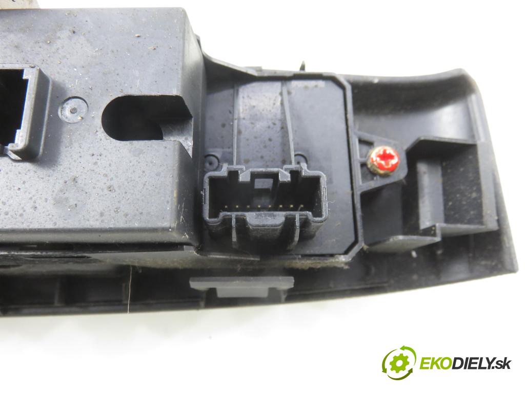 MAZDA 5 (CR19) MINIVAN 2006 105,00 2.0 CD - RF7J 1998,00 Panel ovládaní oken CC64684L6D