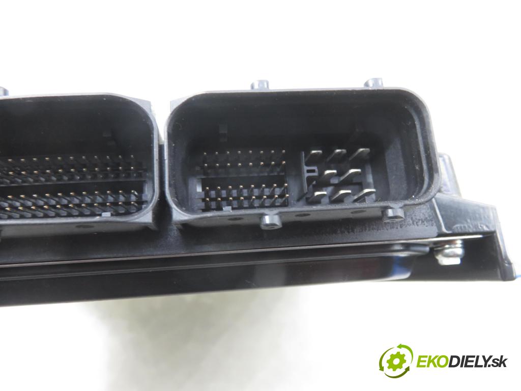 MAZDA 5 (CR19) MINIVAN 2006 105,00 2.0 MZR-CD 143 - RF7J 1998,00 Riadiaca jednotka Motor 2758006457 ; RF7N18881K