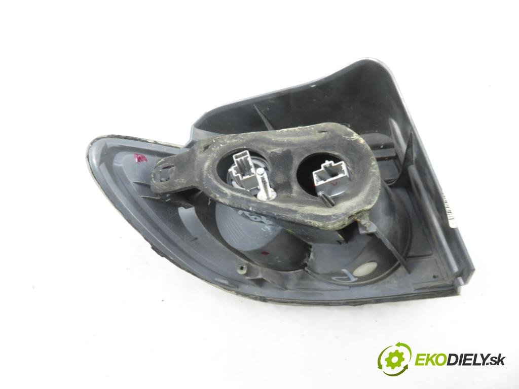 MAZDA 2 (DY) HB 2006 50,00 1.4 CD - F6JA 1399,00 Svetlo pravé zadné 6M7113404AF
