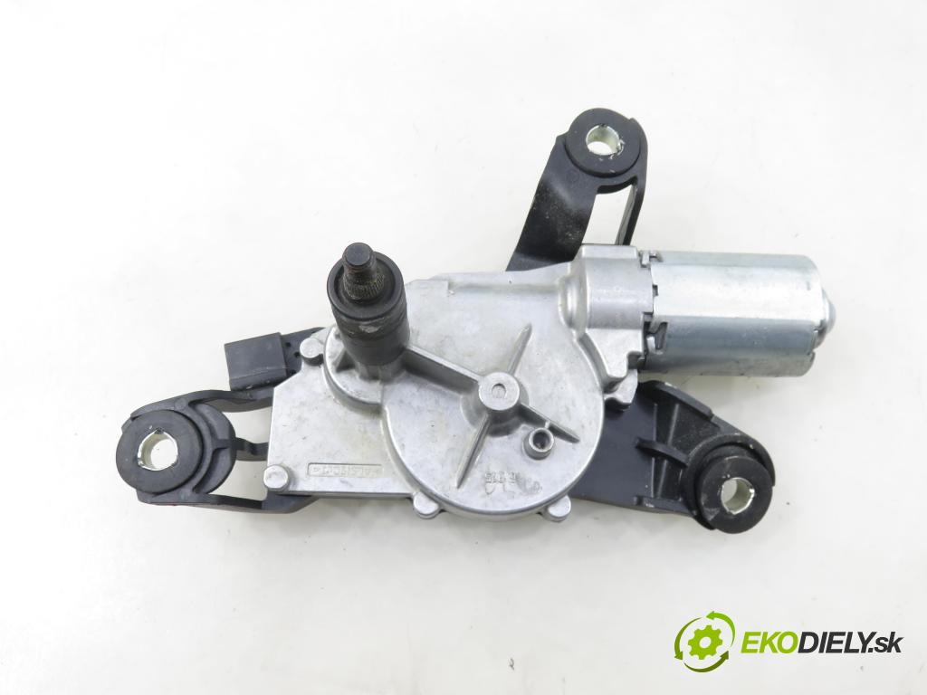 MITSUBISHI COLT VI (Z3_A, Z2_A) HB 2012 55,00 1.1 - 3A91 1124,00 motorek stěrače ZADNÍ: 0390201599 ; MN105051