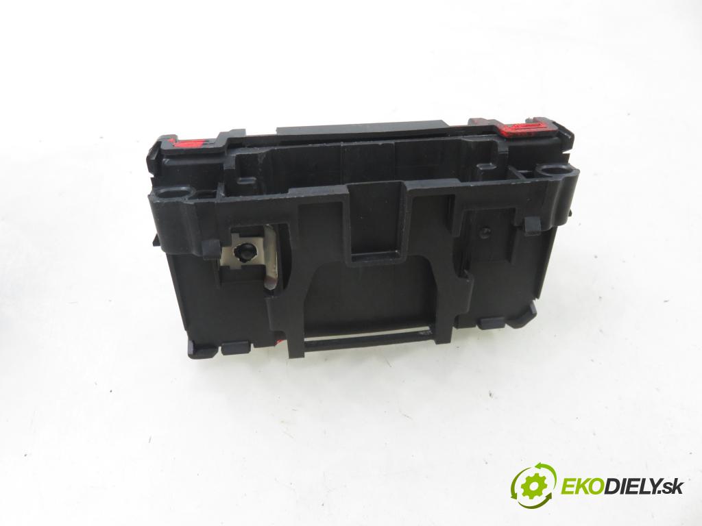 RENAULT MEGANE II Kombi (KM0/1_) KOMBI 2005 88,00 1.9 dCi 120 - F9Q 800 1870,00 CZYTNIK KARTY: 8200074331A ; S118539001E