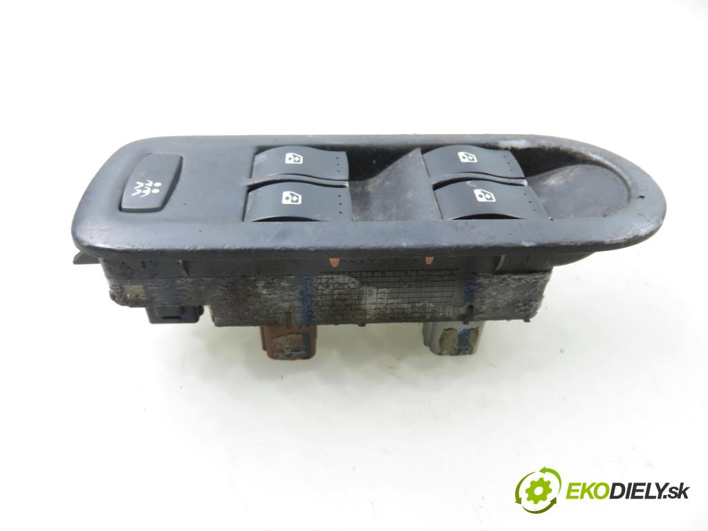 RENAULT MEGANE II Kombi (KM0/1_) KOMBI 2005 88,00 1.9 dCi 120 - F9Q 800 1870,00 Panel ovládania okien 156018070